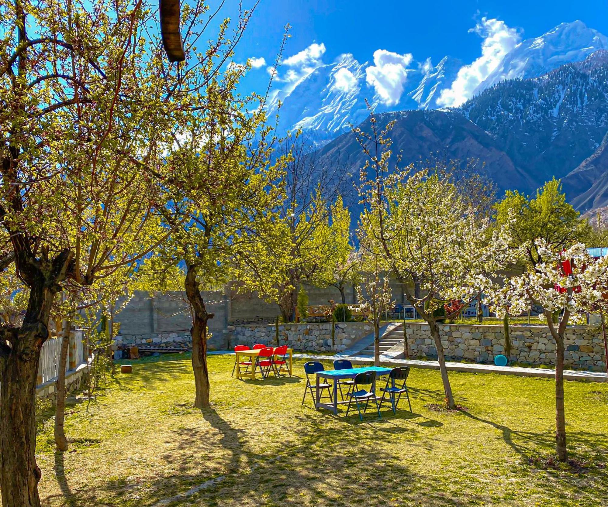 Dumani Nagar Hotel & Resort Karimabad  Buitenkant foto
