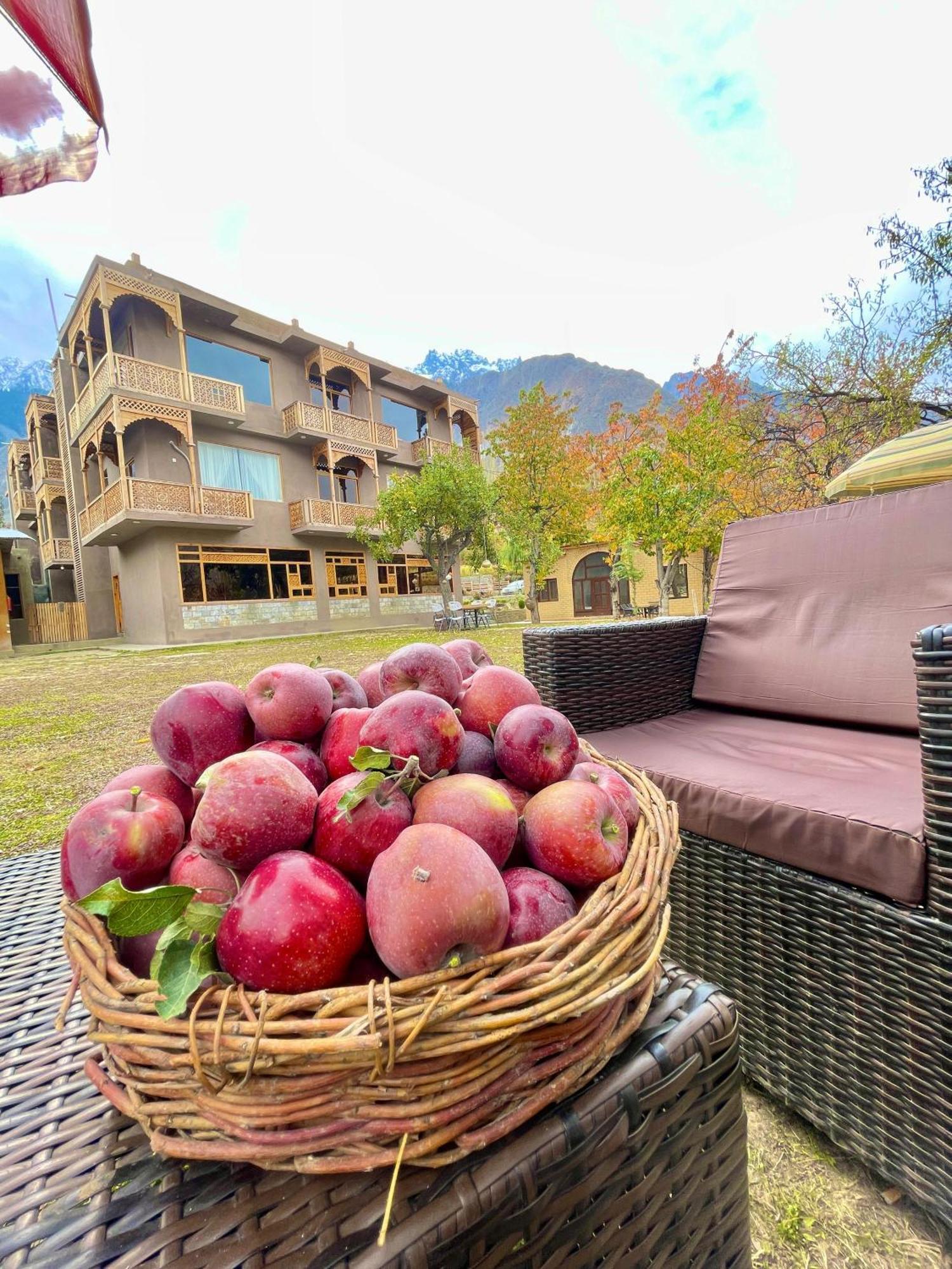 Dumani Nagar Hotel & Resort Karimabad  Buitenkant foto