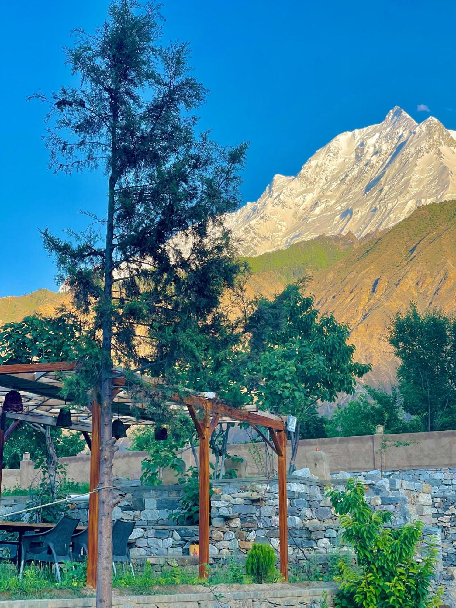 Dumani Nagar Hotel & Resort Karimabad  Buitenkant foto