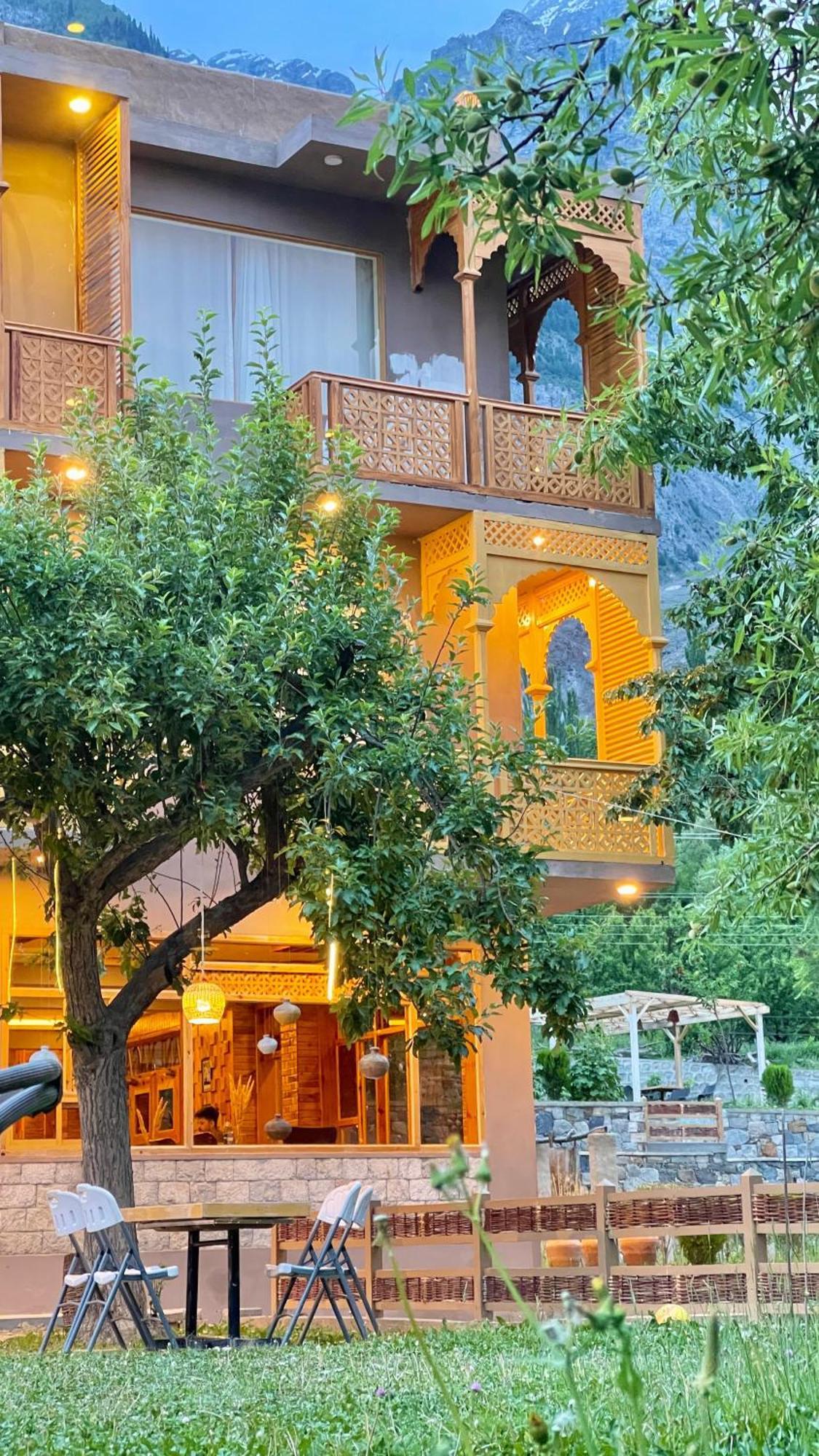 Dumani Nagar Hotel & Resort Karimabad  Buitenkant foto
