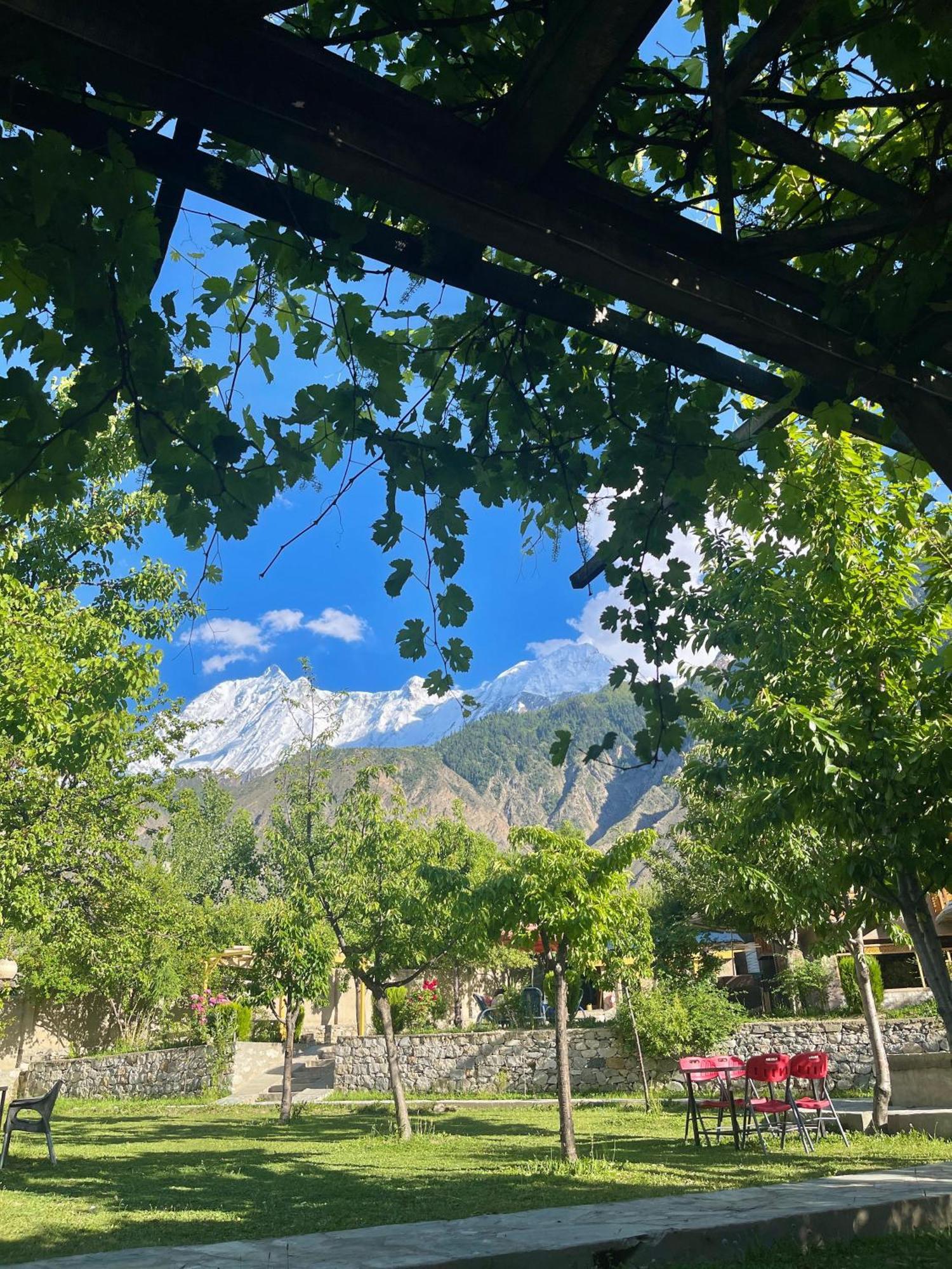 Dumani Nagar Hotel & Resort Karimabad  Buitenkant foto