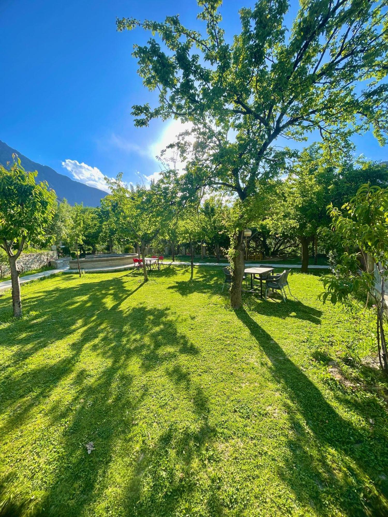 Dumani Nagar Hotel & Resort Karimabad  Buitenkant foto